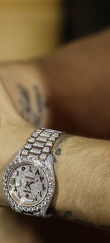 ساعت 1 میلیاردی در دستان ستاره تیم ملی/عکس