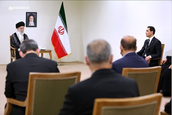 رهبر انقلاب :سیاست دولت ایران، گسترش روابط با کشورهای همسایه است