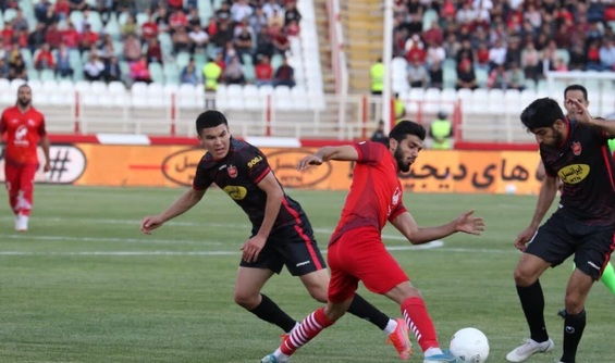 ادعای جالب مهاجم خارجی؛ با هر بازیکنی که در پرسپولیس باشد رقابت می کنم!