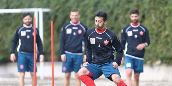 بازیکن پرسپولیس، یک امضا تا حضور در تیم نکونام