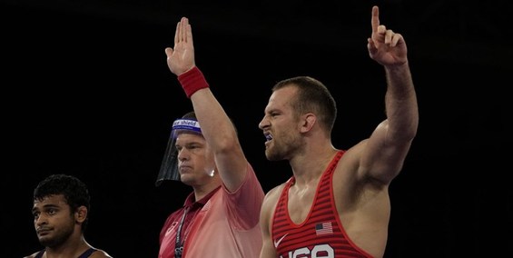 فرزندان تیلور در تمرینات کشتی آزاد/جادوگر با دخترانش سرشاخ شد! + تصاویر