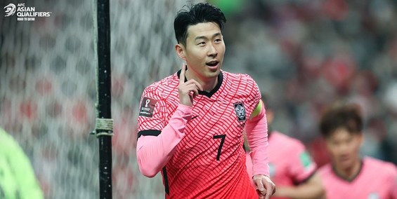 استقبال گرم مردم کره از سون / آقای گل لیگ برتر سوژه عکاسان شد