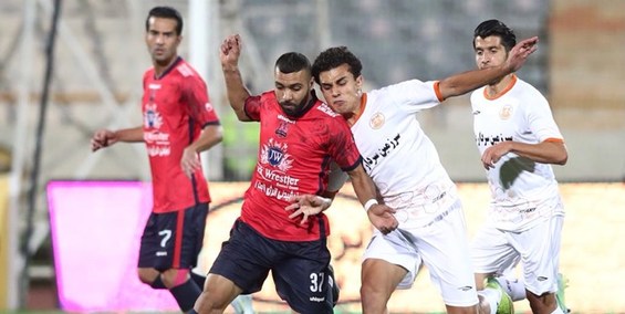 مدافع جدید مس: سقف قرارداد قانون خوبی نیست/ به شرط داشتن امکانات سه روز یکبار هم بازی می‌کنیم