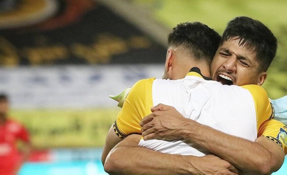 بمب نقلوانتقالات یک قدم به استقلال نزدیک شد