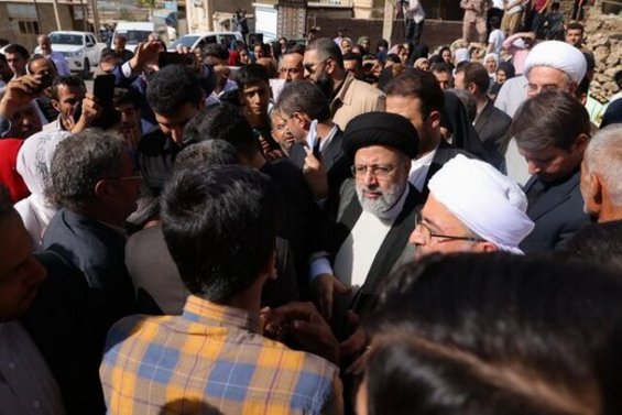 رئیسی در مناطق مورد حمله شیمیایی : ترجیح دادم به جای نشستن در مرکز ، به میان مردم بیایم