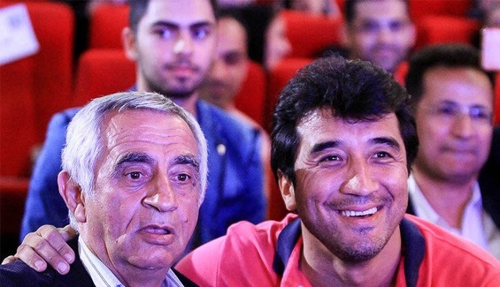 آقای عباسی! شما ۱۰۰ متر در زمین فوتبال مشغول دویدن شو؛ بعد نظر دادن را فراموش می کنی!