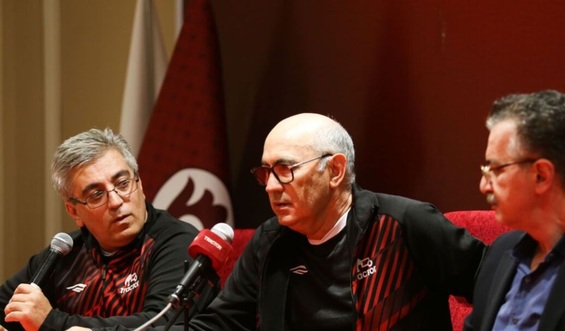 مادربزرگم ایرانی است خارجی حساب نمی‌شوم/ مسی را مهار کردیم و بارسلونا را بردیم