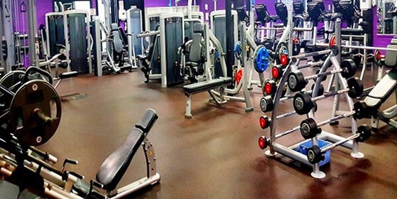 هنجارشکنی و فعالیت مختلط کار را به تعطیلی کشاند/پلمب بخش ورزشی یک مجموعه بزرگ تجاری