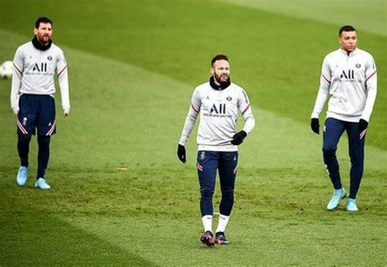 ورود پاری سن ژرمن به ژاپن برای برگزاری تور پیش فصل+عکس