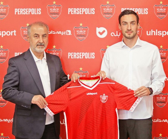 این مدافع از پرسپولیس به تیم ملی می رود؛ سرخ ها اولین پیشنهاد را به من دادند
