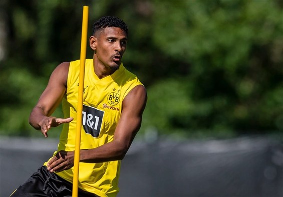 دورتموند در انتظار تعیین تکلیف آلر/ سوارس گزینه جانشینی مهاجم سرطانی