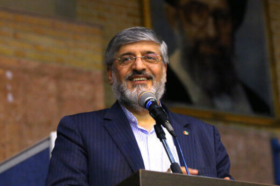 حمله پولادگر به دبیر؛ او مه جا لابی می‌کند!