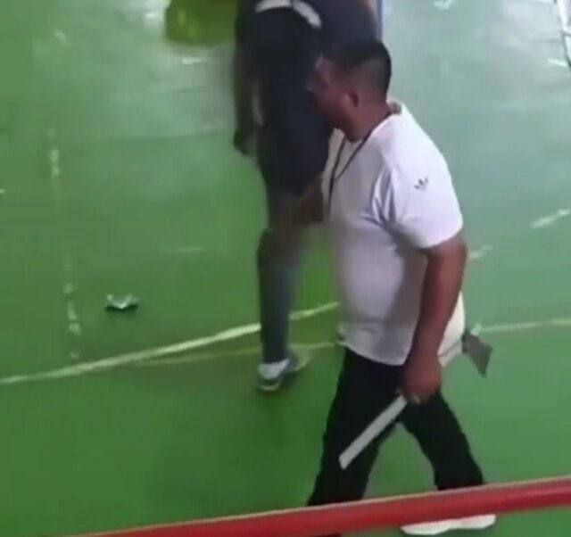 عکس| درگیری خونین در رقابت&zwnj;های لیگ کشتی ایران/ قمه کشی و حمله با تبر