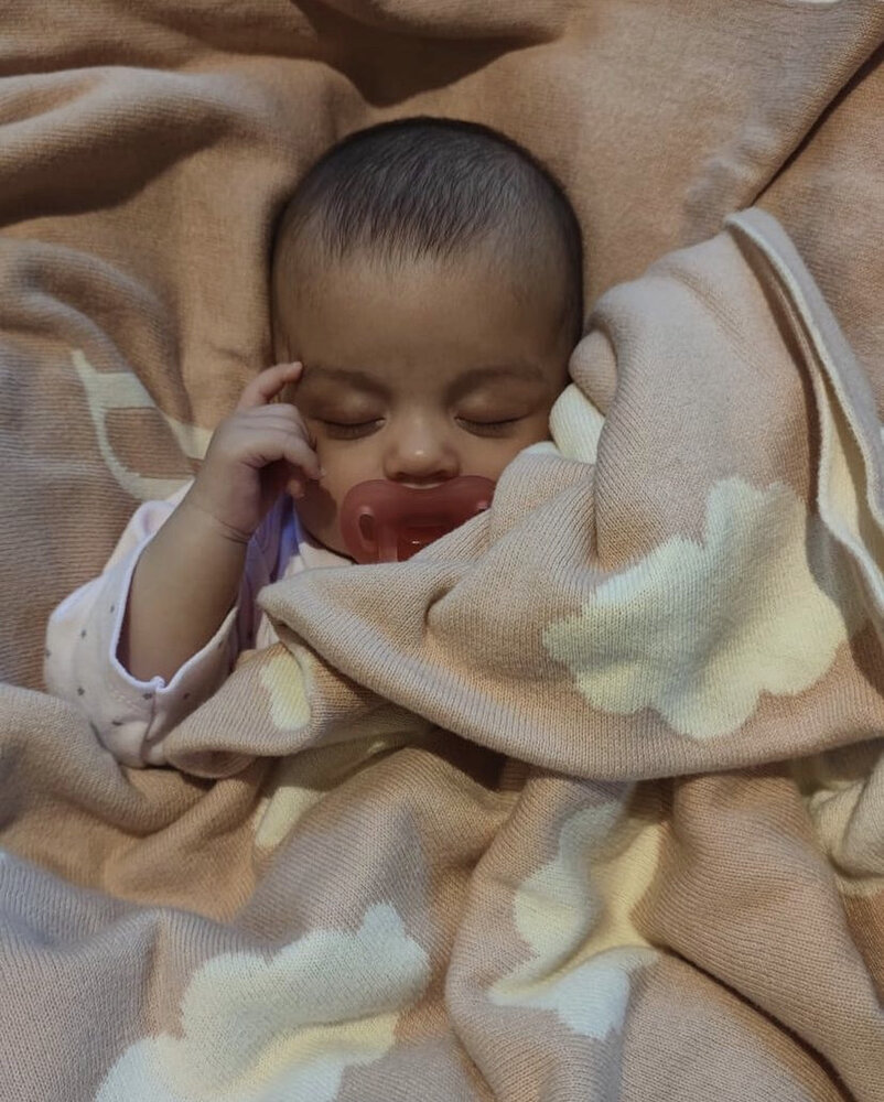 تصویر زیبای جورجینا از &laquo;ازمرالدا&raquo; زیبای کریس/عکس