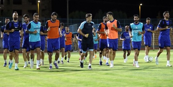 استقبال هواداران گل گهر از شاگردان قلعه‌نویی با حضور برزیلی جدید +عکس