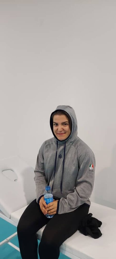 دختر وزنهبردار ایرانی موهایش را کوتاه کرد!