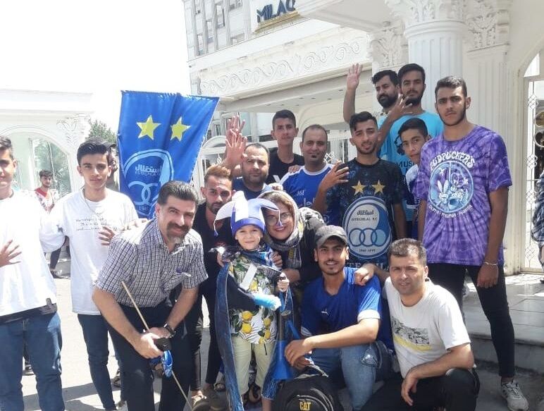 کری خوانی استقلالی ها برای پرسپولیس در رشت+عکس کری خوانی استقلالی ها برای پرسپولیس در رشت+عکس