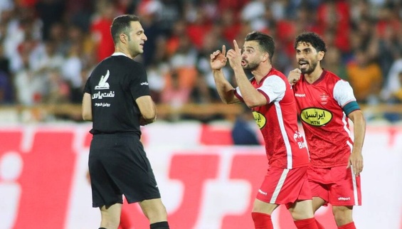 به جا مانده از دیدار پرسپولیس و فولاد