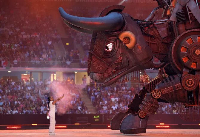 خودروی خاص شاهزاده انگلیس در افتتاحیه مسابقات مشترک&zwnj;المنافع/عکس