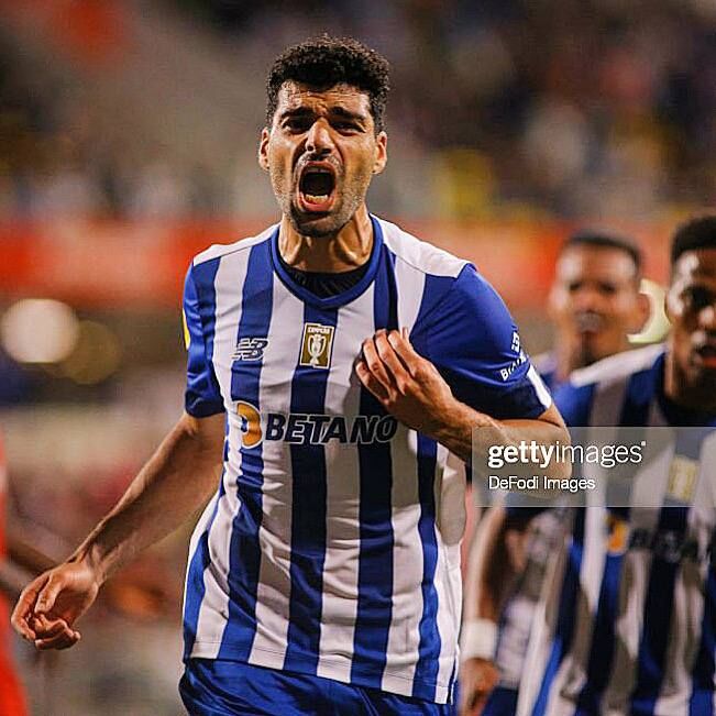 تصاویر| پای طارمی به مسابقات کشتی کچ باز شد!/ حمله عجیب روی مهاجم ایرانی پورتو 