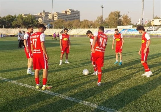 حاشیه دیدار هوادار - پرسپولیس| لوکادیا در محاصره هواداران/ حضور اسکوچیچ و انتقاد سرخپوشان از چمن ورزشگاه + عکس