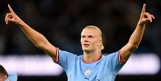 زانو زدن بهترین مهاجمان تاریخ لیگ جزیره مقابل «بچه غول»!