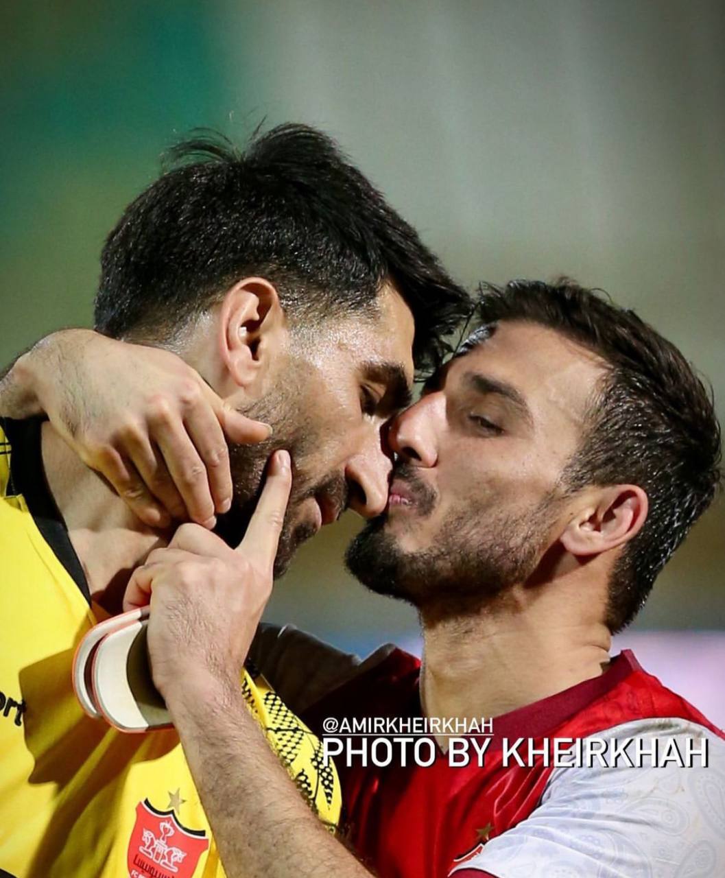 بوسه عاشقانه بمب پرسپولیس به دماغ بیرانوند/عکس