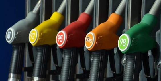 گران شدن بنزین صحت دارد؟/ سهمیه بنزین سواری کم می‌شود؟