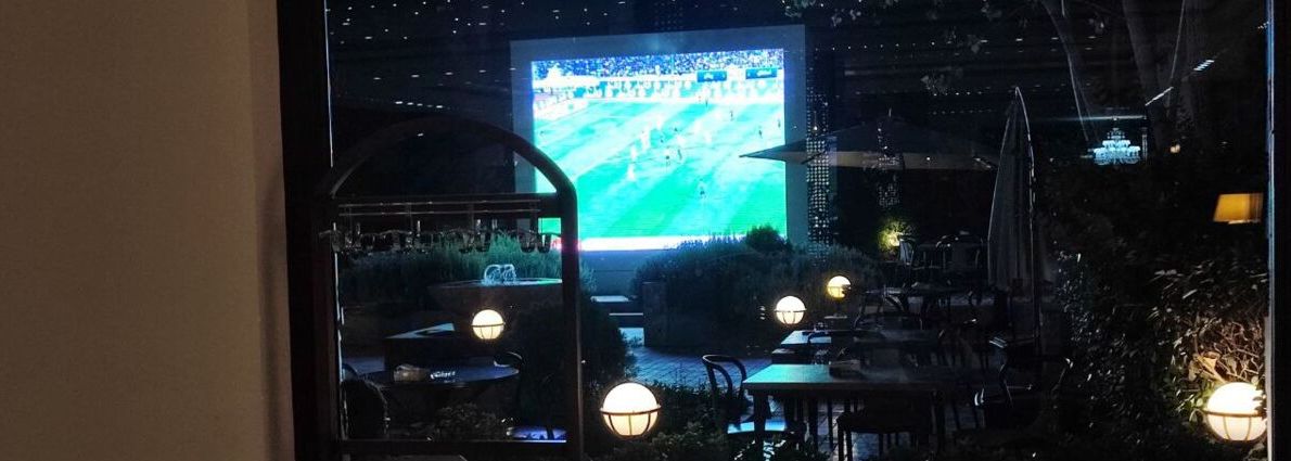 لحظه&zwnj;های جهنمی اسکوچیچ؛ از لابی هتل تا کافی شاپ+عکس