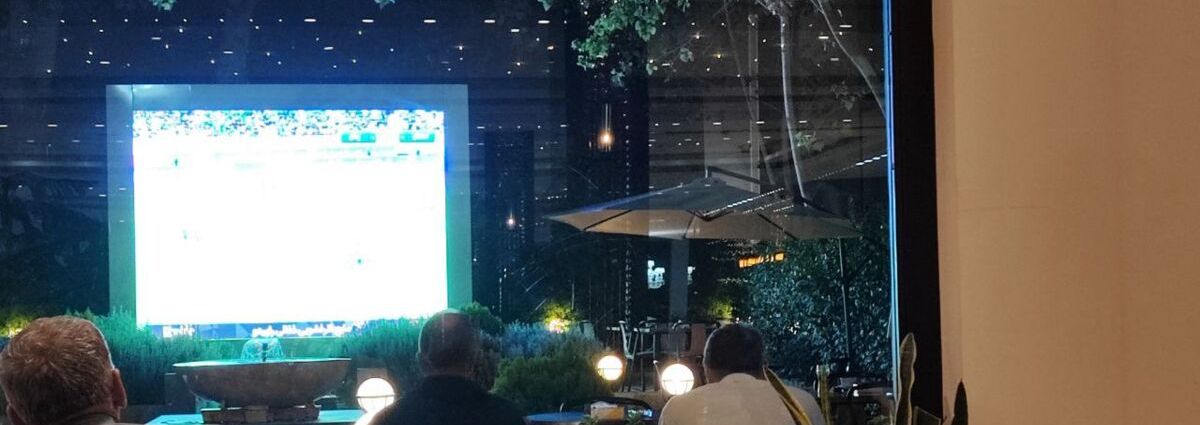 لحظه&zwnj;های جهنمی اسکوچیچ؛ از لابی هتل تا کافی شاپ+عکس