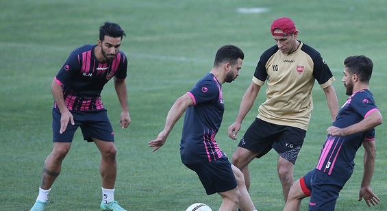 مهاجم کروات به یحیی معرفی شد/ تلاش همه جانبه پرسپولیس برای جذب یک ستاره