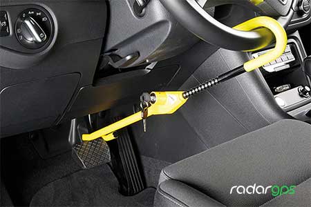 سارقان خودرو چه نظری درباره قفل فرمان و قفل پدال دارند؟ سارقان خودرو چه نظری درباره قفل فرمان و قفل پدال دارند؟