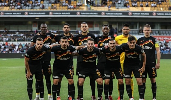 این علی کریمی می خواهد در جام جهانی بازی کند!