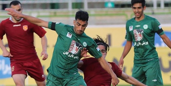 حاشیه بازی ذوب‌آهن - مس رفسنجان| حمایت هواداران ذوب‌آهن از بازیکن مصدوم/ اعتراض‌های شدید تارتار به تصمیم داور