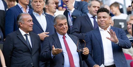 چرا چشم رئیس باشگاه بارسلونا کبود بود؟+عکس