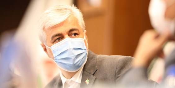 وزیر ورزش تماشاگر بازی پرسپولیس و نفت آبادان شد