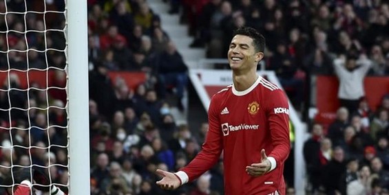 اسطوره منچستریونایتد: مسخره است که رونالدو روی نیمکت باشد!