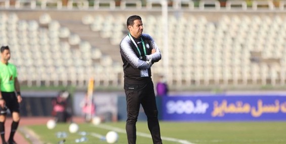 سرآسیایی: در مورد پنالتی‌های ناحق استقلال هم صحبت کنند