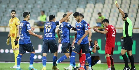 مظفری: داور سه پنالتی استقلال را ندید/ داوران ما  تصور می‌کنند بهترین هستند!