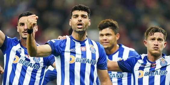 غُرش اژدها به خاطر افتخار آفرینی ستاره ایرانی+عکس