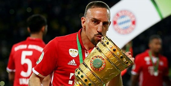 وداع ستاره بزرگ فوتبال با مستطیل سبز