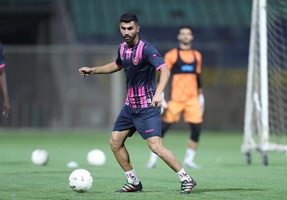 بازیکن جنجالی اردوی پرسپولیس را ترک کرد