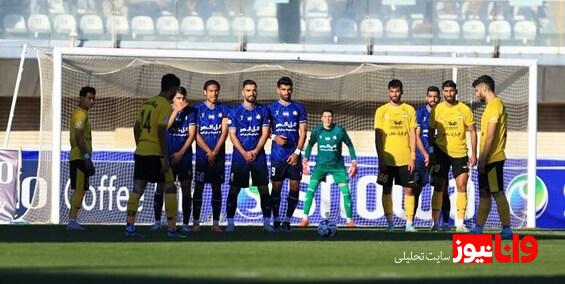 گل‌گهر-سپاهان با ادای احترام به بانوی فقید فوتبال ایران + عکس