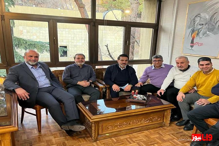 تولد پیروانی در جلسه هیات مدیره پرسپولیس تولد پیروانی در جلسه هیات مدیره پرسپولیس