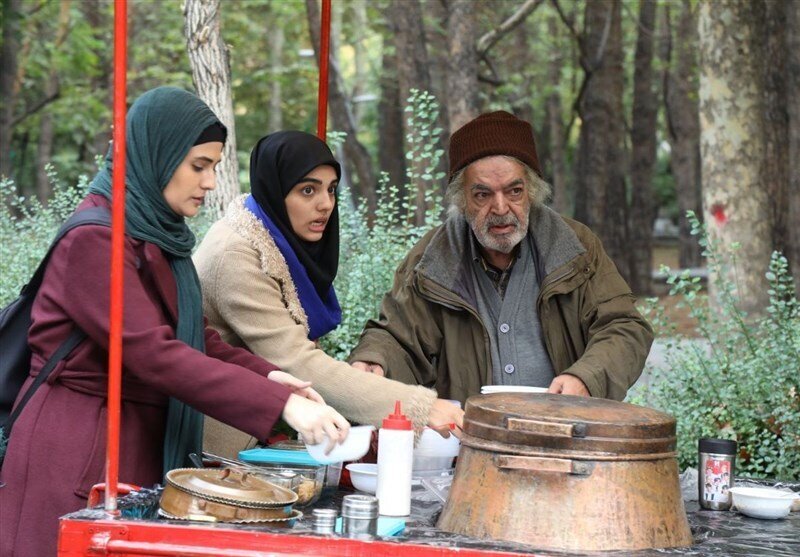 جزئیاتی تازه از ماجرای آش فروشی حمید لولایی و خمسه در پارک لاله ؛ چند روز مانده تا پخش «چرخ گردون» | تصاویر