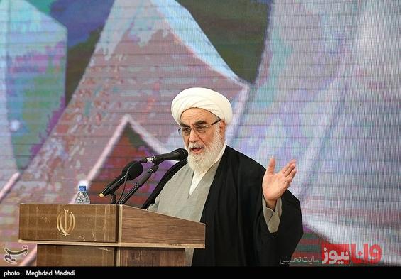 حجت‌الاسلام محمدی گلپایگانی: فضای مجازی بلای جان شده