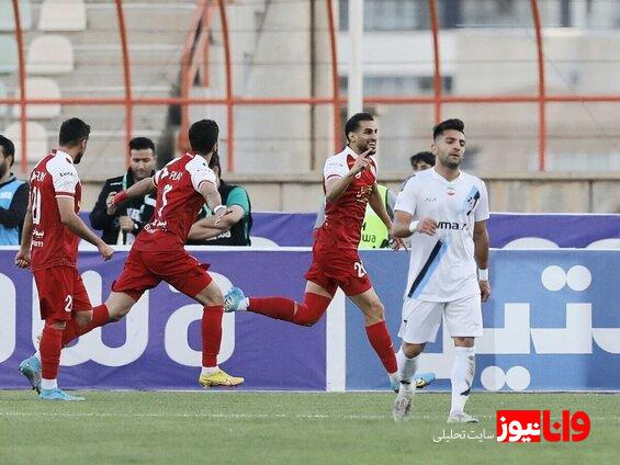 بهترین مهاجم پرسپولیس سوار بهترین پیکان! بهترین مهاجم پرسپولیس سوار بهترین پیکان!