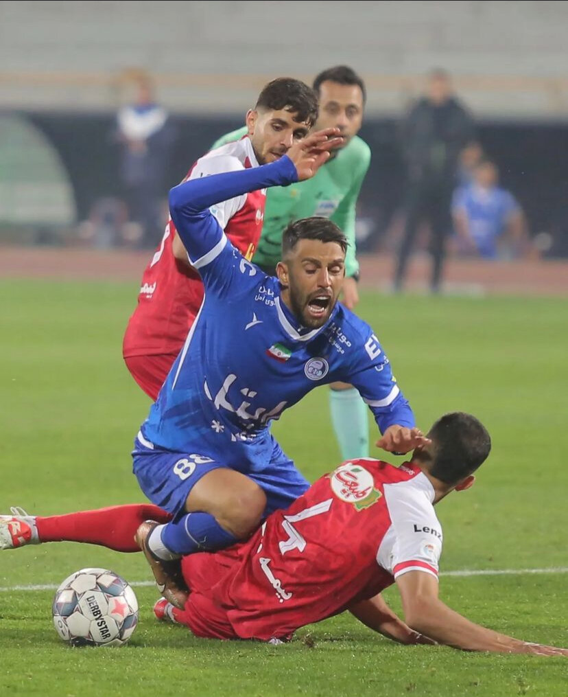 عکس| فریم به فریم با پنالتی جنجالی دربی؛ حق با استقلال بود یا پرسپولیس؟!