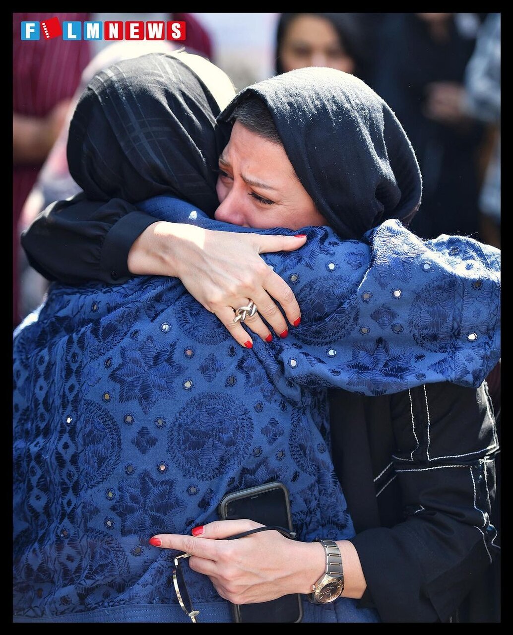 گریه بی امان طناز طباطبایی در مراسم زنده یاد رضا داوودنژاد | عکس