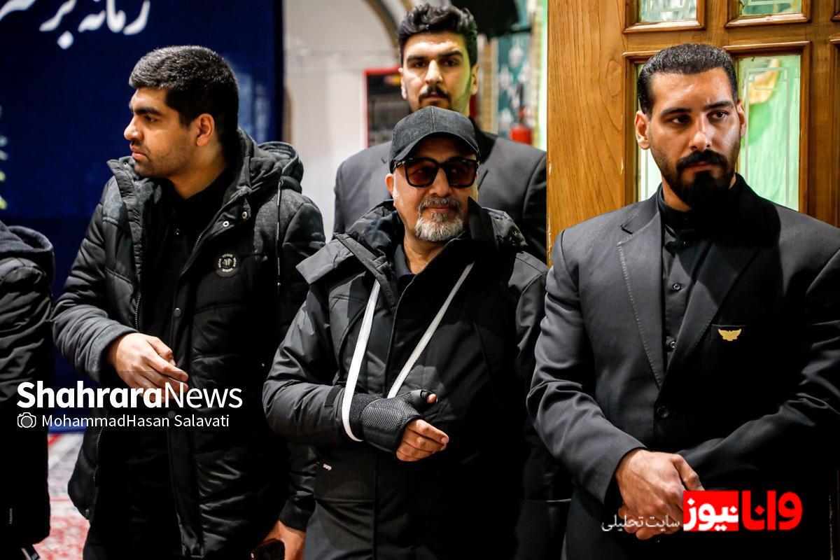 رضا عطاران با دست شکسته در مراسم ختم پدرش +عکس